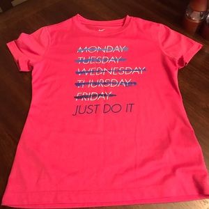 Girls Nike T-shirt